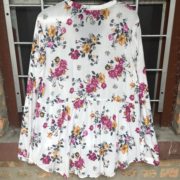 Torrid floral print pin tuck button long sleeve 1x - Picture 3 of 10